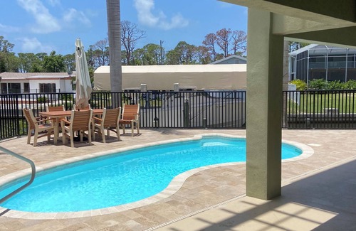 Englewood Condo | Charming 3-bedroom 2.5-bath condo on a canal with elevator and pool!