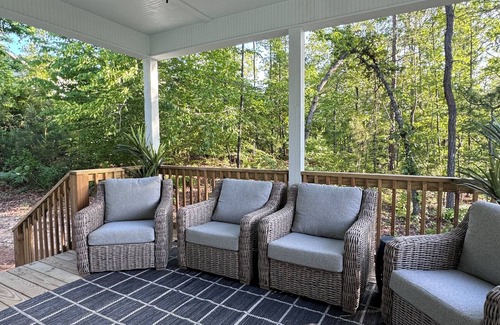 Tallassee House | Charming 3-bedroom 2 bathroom bungalow near Lake Martin