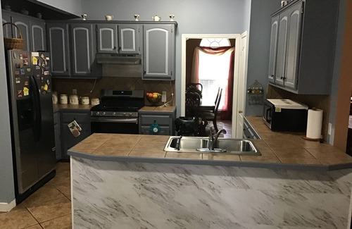 Benton House | Charming 3-bedroom 2.5 bath house in pleasant Yazoo City with plenty of space