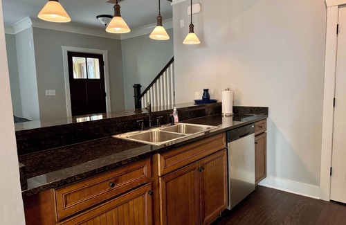 Pickwood House | Charming 3-bedroom/3 bath townhome with WiFi in Auburn. Near campus!