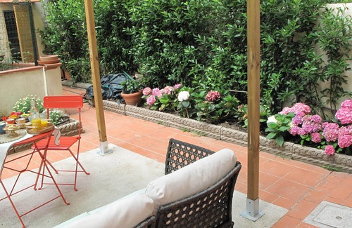 Santa Maria Novella Apartment | Charming 3-bedroom Apartment Garden gazebo AC, WiFi in delightful Center Firenze