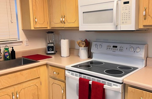 Niceville House | Charming 3-bedroom Bungalow in Destin FL. Relax, Recharge, Repeat!