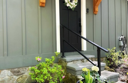 Blue Ridge Cottage | Charming 3-bedroom cottage w/hot tub and fire pit in Blue Ridge