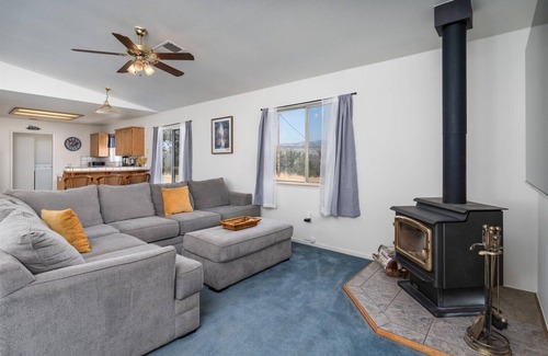Coarsegold Cabin | Charming 3-bedroom cabin near Yosemite w/WiFi and Pool Table