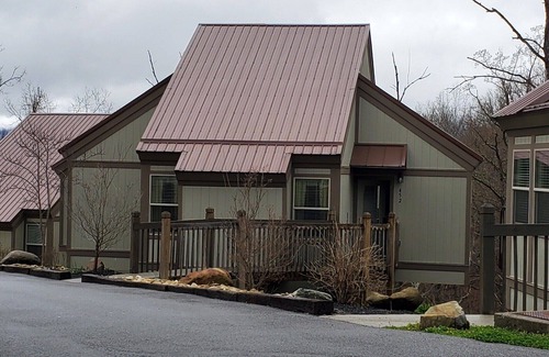 Gatlinburg Cottage | Charming 3-bedroom cottage in heart of Gatlinburg