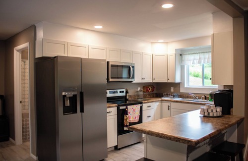 Bluff Point Cottage | Charming 3-bedroom cottage in lovely Keuka Park- Family friendly