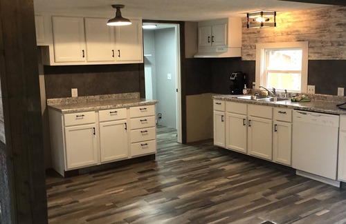 Put-in-Bay Cabin | Charming 3-bedroom cabin sleeps 10 Full Linens Provided