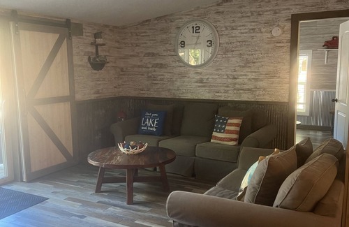 Put-in-Bay Cabin | Charming 3-bedroom cabin sleeps 10 Full Linens Provided