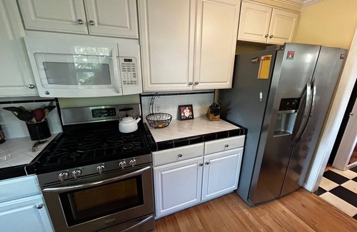 East Sacramento House | Charming 3-bedroom cottage in East Sacramento!