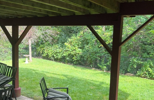 Erin Mills House | Charming 3-bedroom space in awesome Mississauga with AC, WiFi heated driveway