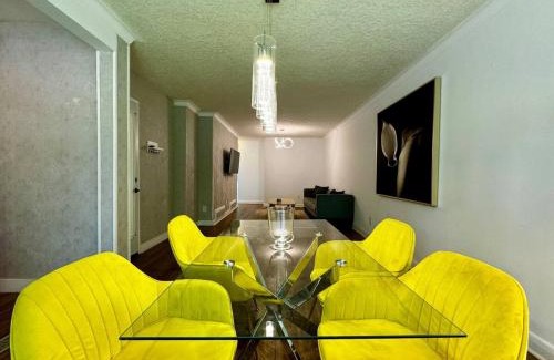 Richmond Hill Villa | Charming 3 Bedroom Home In Richmond Hill