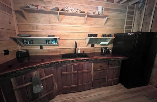Wetmore Cabin | Charming 3-bedroom cabin with WiFi and AC in delightful Wetmore