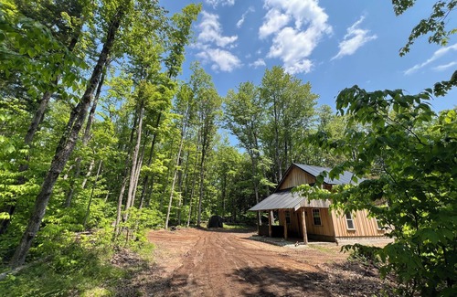 Wetmore Cabin | Charming 3-bedroom cabin with WiFi and AC in delightful Wetmore