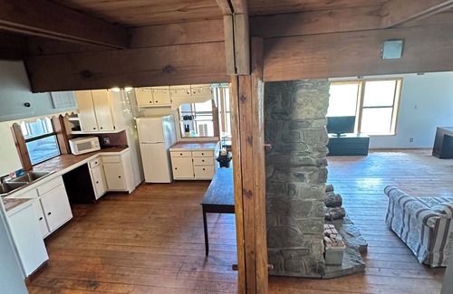 Fox Cabin | Charming 3-bedroom cabin with AC and WiFi in Fox, AR