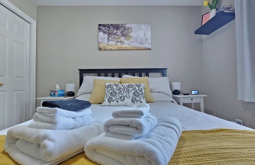 Rideau Heights House | Charming 3 Bedroom Clean Unit!