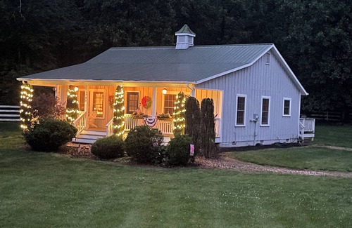 Rippon Cottage | Charming 3-bedroom cottage located on historic Seaton Place Farm in Delaplane VA