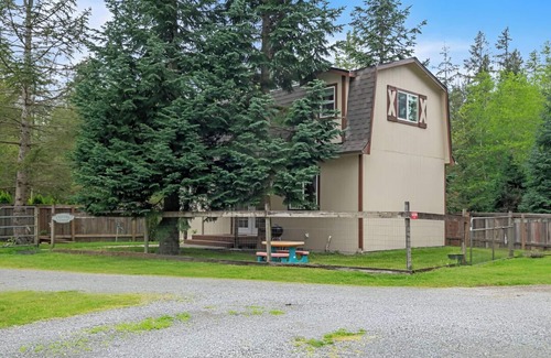 Enumclaw Cottage | Charming 3-bedroom cottage in serene Enumclaw with AC