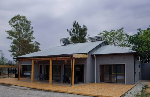 Bulawayo Cottage | Charming 3-bedroom cottage in fabulous Bulawayo with AC, WiFi