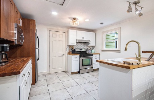Lake Michigan Beach Cottage | Charming 3-bedroom cottage nearby Lake Michigan beaches & restaurants