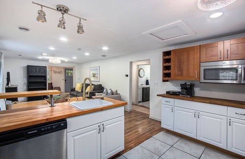 Lake Michigan Beach Cottage | Charming 3-bedroom cottage nearby Lake Michigan beaches & restaurants