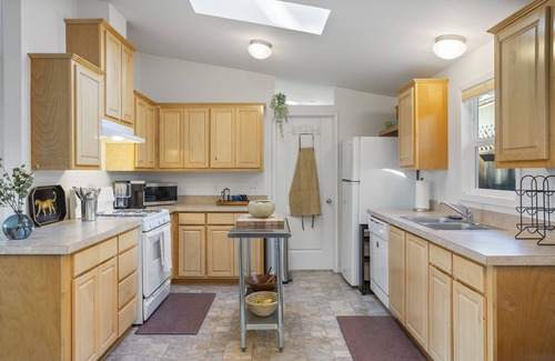 Sonoma Cottage | Charming 3-bedroom cottage just blocks to the Sonoma Plaza.