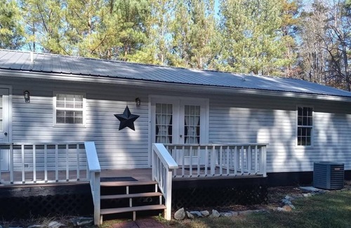 Suches Cottage | Charming 3-bedroom cottage overlooking the Lake