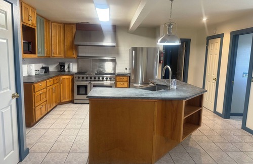 Manor House | Charming 3-bedroom country house in Manor with AC