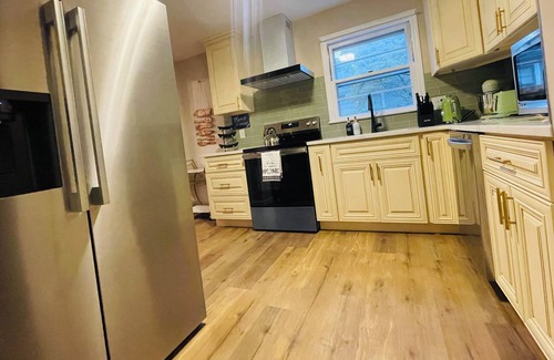 Princeton House | Charming 3-bedroom estate in Downtown Princeton with Free Parking