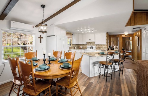 San Miguel Other | Charming 3-bedroom farmhouse with AC and WiFi 15 minutes to downtown Paso Robles