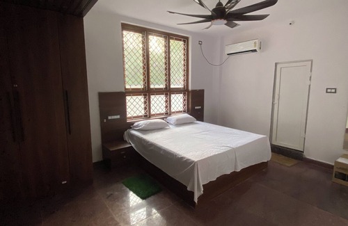 Hyderabad Other | Charming 3-bedroom farmhouse in delightful Hyderabad with AC, Wi-Fi and pool.