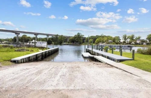 Core Creek Other | Charming 3-bedroom farmhouse with WiFi, AC in serene Beaufort