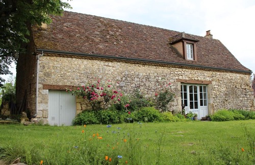 Monsac Cottage | Charming 3-Bedroom Farmhouse with 30ha Land & Modern Amenities in Monsac