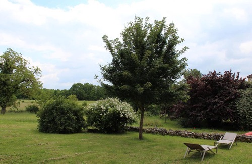 Monsac Cottage | Charming 3-Bedroom Farmhouse with 30ha Land & Modern Amenities in Monsac