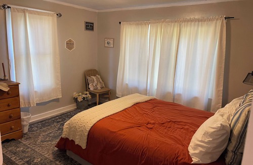 Baker Other | Charming 3-bedroom Farmhouse in Baker