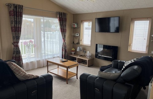 Hunstanton Cabin | Charming 3 Bedroom Lodge Manor Park Hunstanton