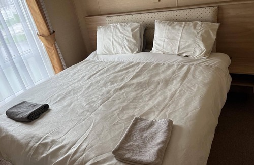 Hunstanton Cabin | Charming 3 Bedroom Lodge Manor Park Hunstanton