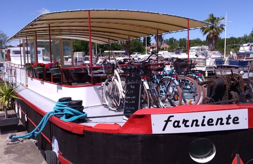 Bellegarde Boat Rental | Charming 3-bedroom house boat with AC, WiFi in beautiful Bellegarde