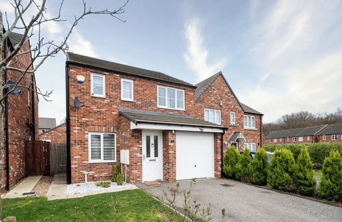 Doncaster House | Charming 3 Bedroom Home with Garden near Doncaster