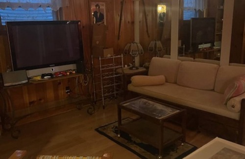 Jefferson Manor House | Charming 3-bedroom house with AC, fitness room, WiFi in Alexandria with pool