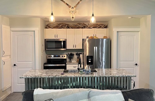 Sabine County House | Charming 3-bedroom house with pond