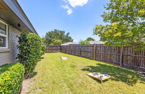 Fort Worth House | Charming 3-bedroom house with WiFi, AC in delightful Fort Worth