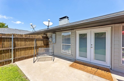 Fort Worth House | Charming 3-bedroom house with WiFi, AC in delightful Fort Worth