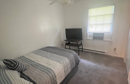 South View House | Charming 3-bedroom house with AC and WiFi in Pleasant Hope Mills.