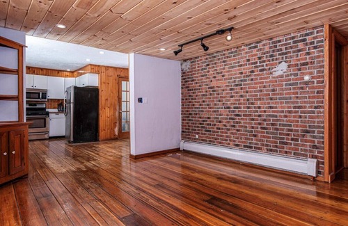 Killington House | Charming 3-bedroom house with WiFi, Hot tub, fitness room in Killington