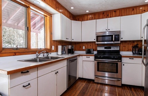 Killington House | Charming 3-bedroom house with WiFi, Hot tub, fitness room in Killington