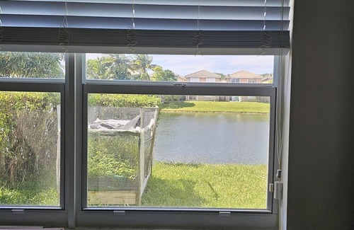 Inverrary House | Charming 3-bedroom house in wonderful Lauderhill with AC, WiFi