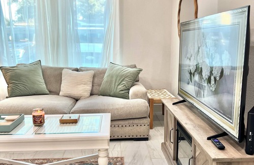 Montgomery House | Charming 3-bedroom Home Close to the Lake