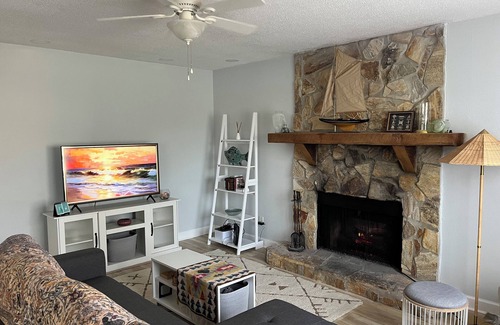Pascagoula House | Charming 3-bedroom house in peaceful Pascagoula only a walk to the beach.
