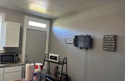 Manchester House | Charming 3-bedroom house with AC and WiFi in lovely Pittsburgh