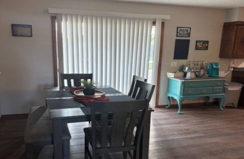 Stillwater House | Charming 3-bedroom house close to campus with lots of amenities